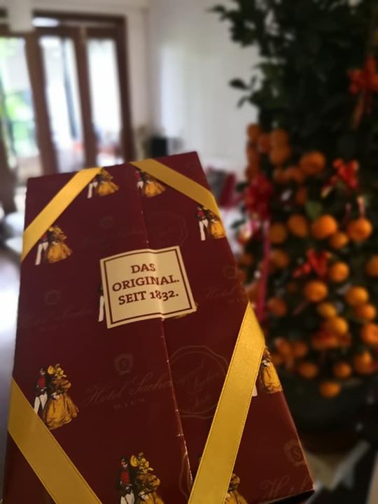 Travel is all about sensory experience.
Thanks to our dear friends for bringing back the unique local flavours.

旅行, 是一种身处异国的感官体验。
特色伴手礼, 是好友千万迢迢带回来的心意。