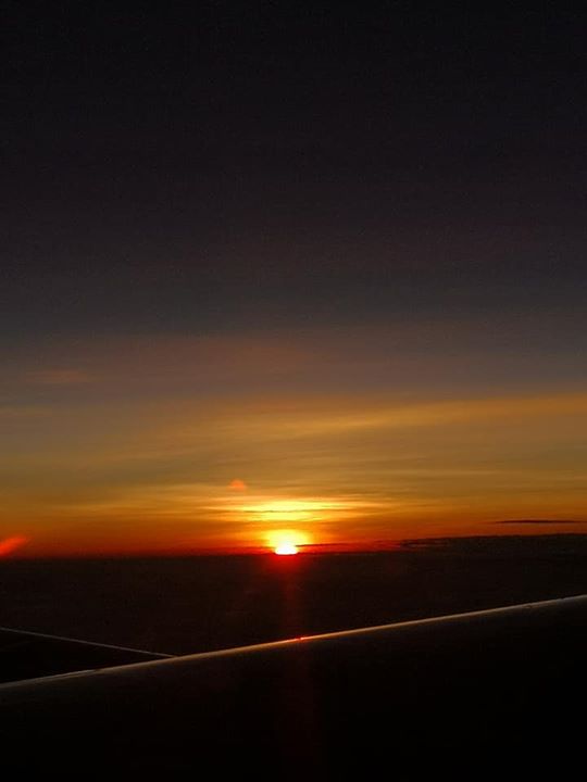 云层上的曙光一现
5:30am ~ Sunrise above the clouds 

"Every sunrise is a poem written on the earth with words of light, warmth, and love." ~ Debasish Mridha

#Gokaikai #我的两亩田 #springtravel